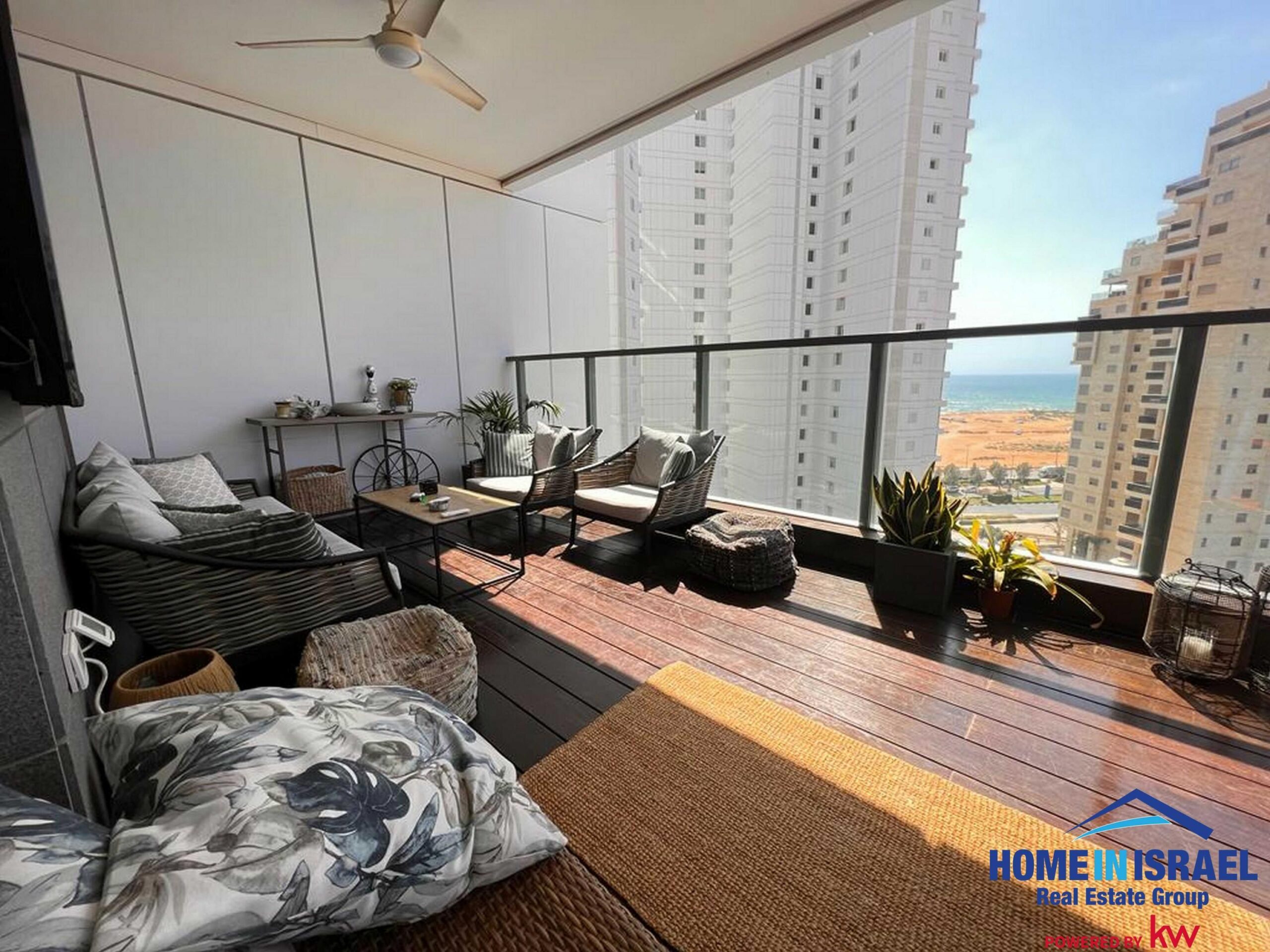 For sale a 5 room apartment in Ir Yamim in the luxury Spirit project
