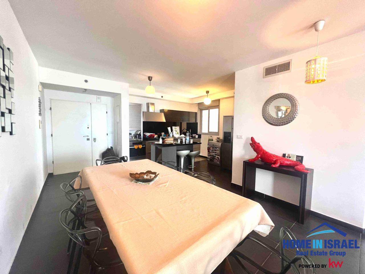 For sale an amazing 4 room apartment on Arik Lavie street in Ir Yamim